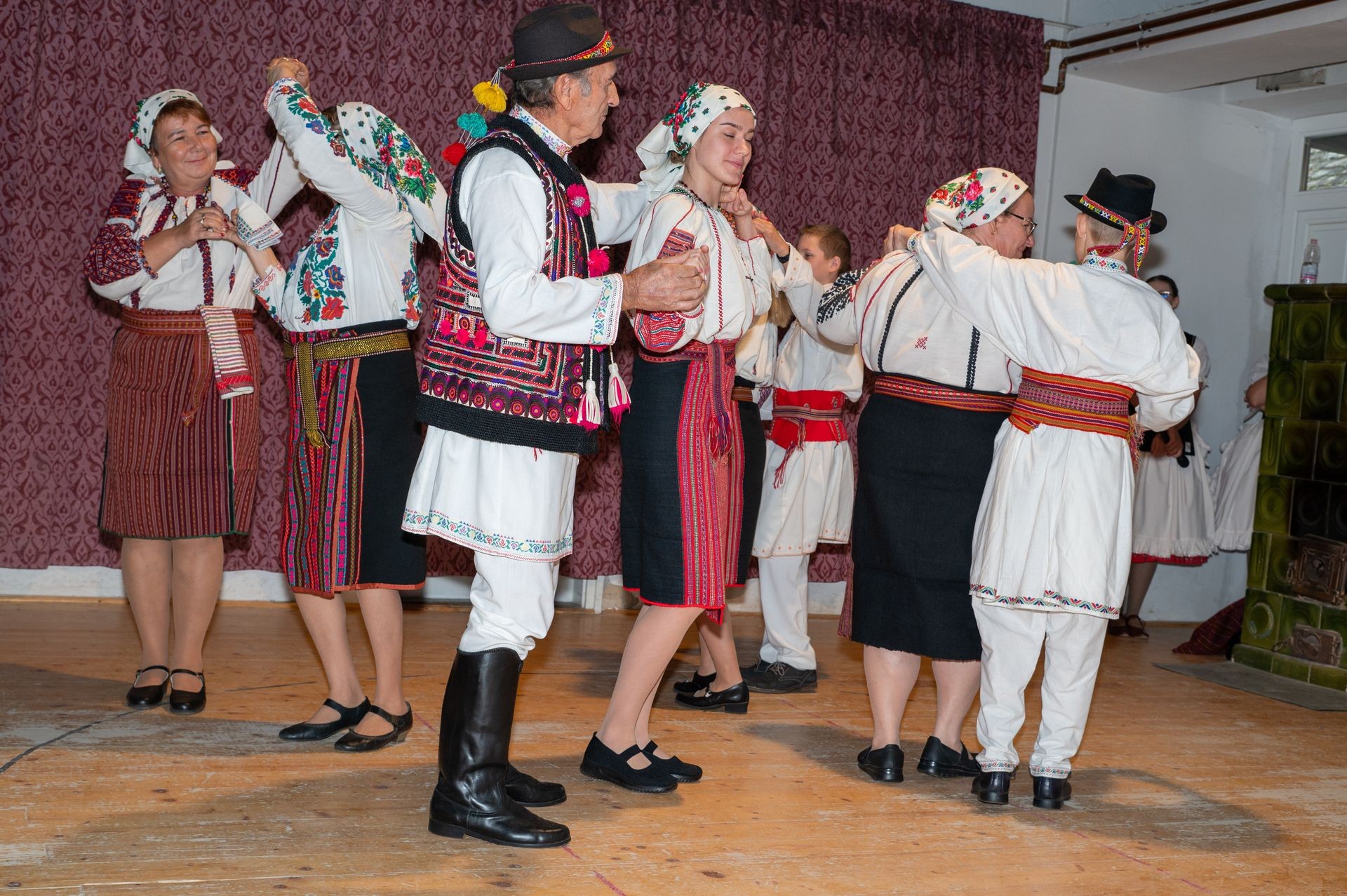 Egyházaskozári Csángómagyar Hagyományőrző Együttes